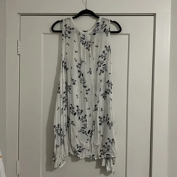 Large Free People White flowy top - Picture 2 of 2